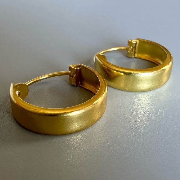14k Gold Vermeil Semi-Wide Small Hoop Earrings 14mm - Picture 12 of 16
